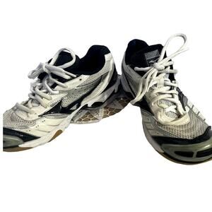 Mizund Size 7.5W Sneakers women Wave Bolt  Black and white  Volleyball shoes